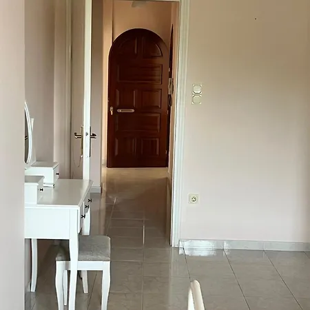 Zeus Apartment Vernardhaiika
