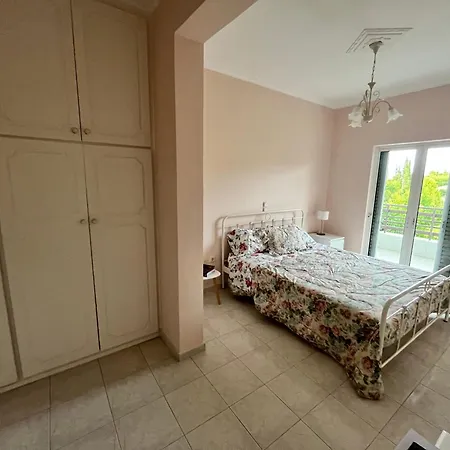 Zeus Apartment