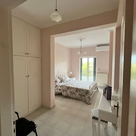 Zeus Apartment *